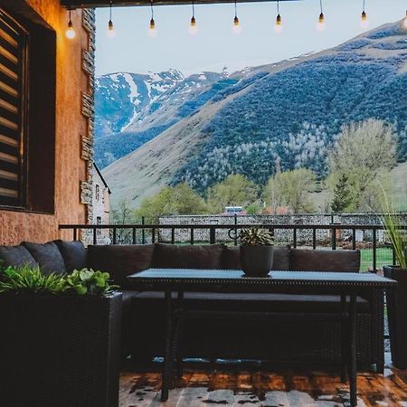 Kazbegi Mountains Hotel Bagian luar foto