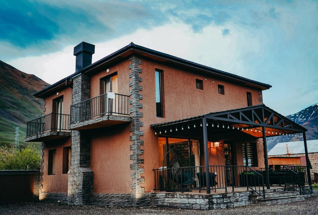 Kazbegi Mountains Hotel Bagian luar foto