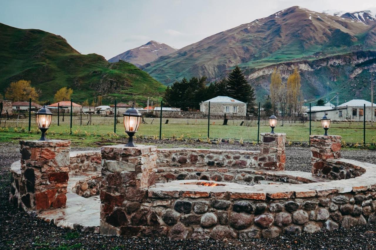 Kazbegi Mountains Hotel Bagian luar foto