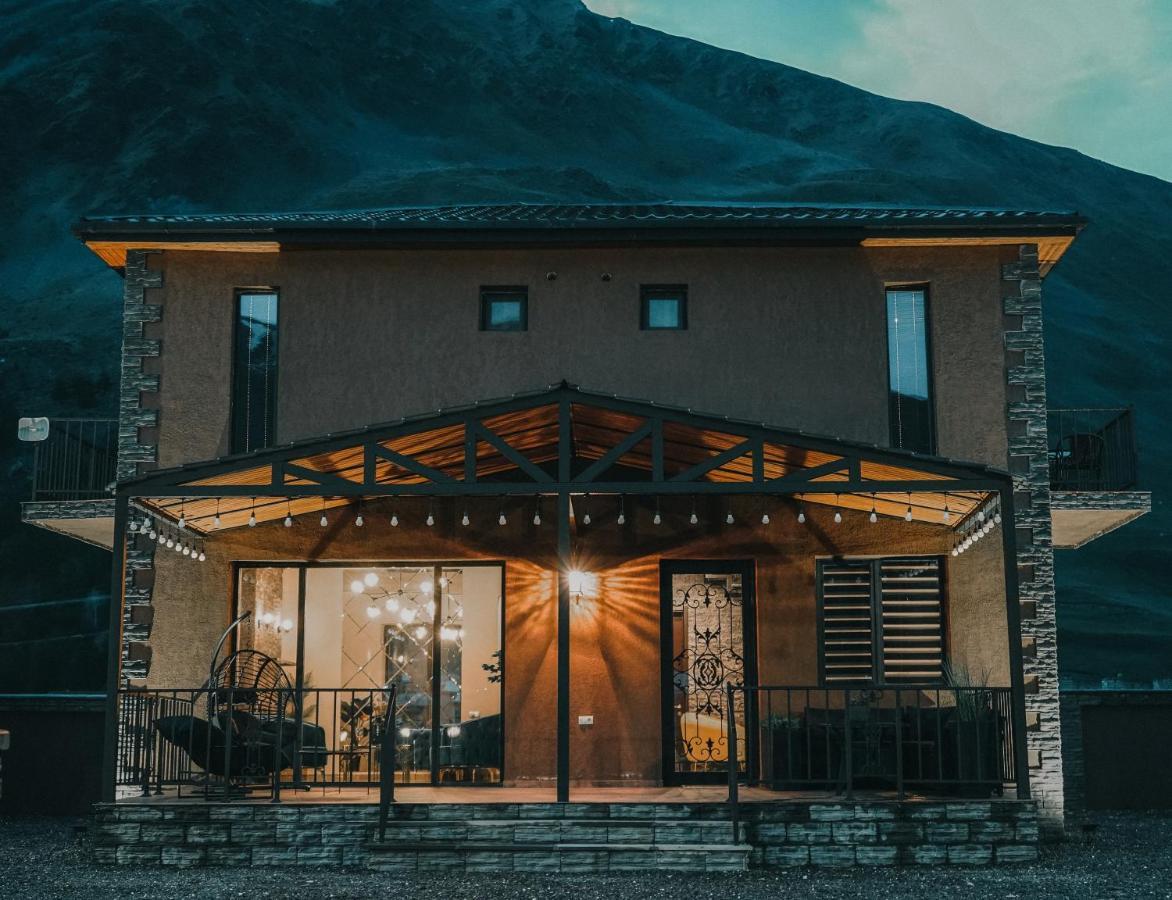 Kazbegi Mountains Hotel Bagian luar foto