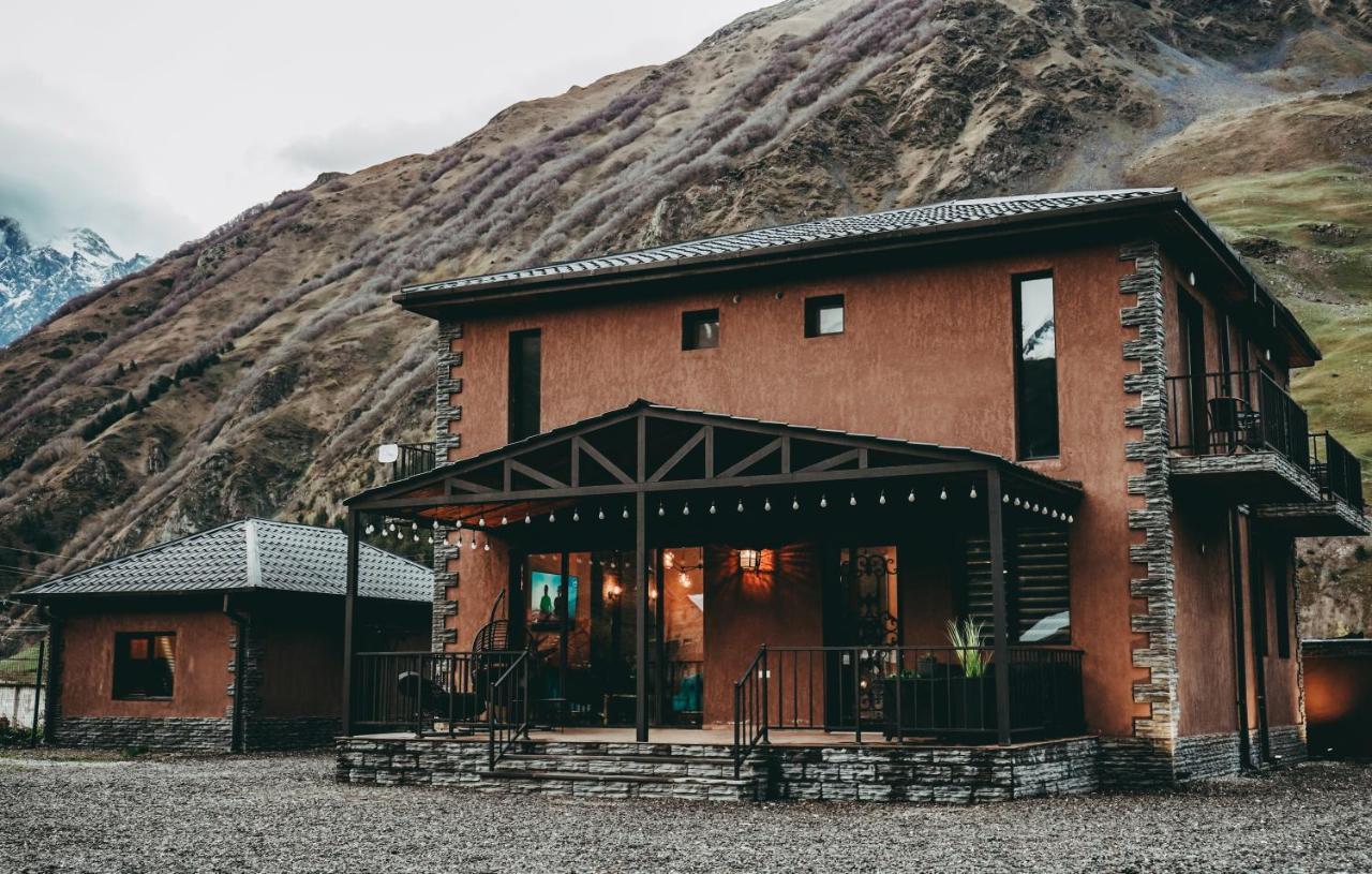 Kazbegi Mountains Hotel Bagian luar foto