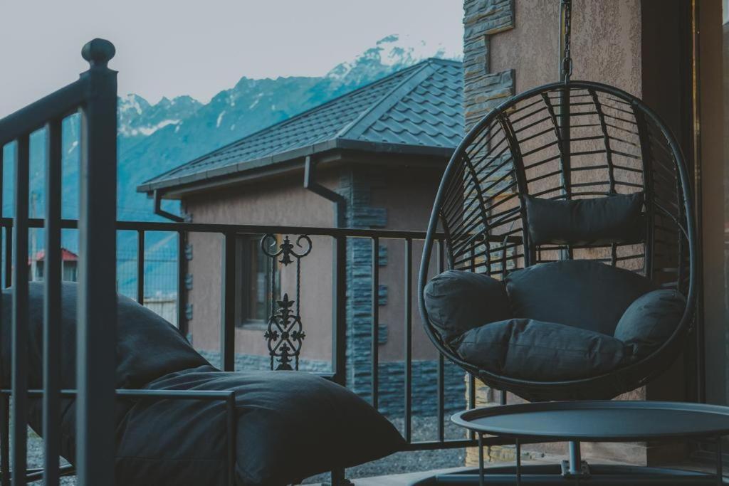 Kazbegi Mountains Hotel Bagian luar foto